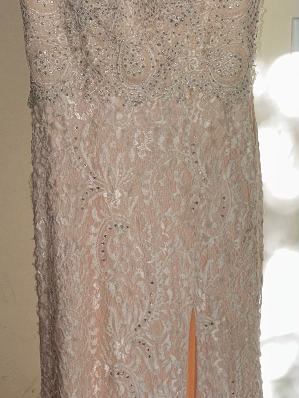 Cecily Brown by David’s bridal Ivory Lace Bridal Wedding dress size 6. - Picture 6 of 9